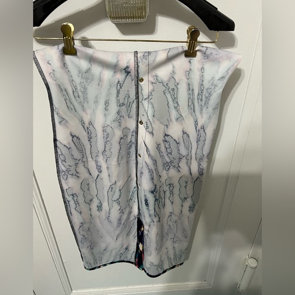 BOLD  new dress - Picture 10 of 12